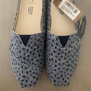 TOMS NWT Alpargata slip on/flats size W9
